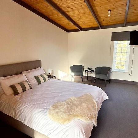 Colonial Bank Motel Omeo Bagian luar foto