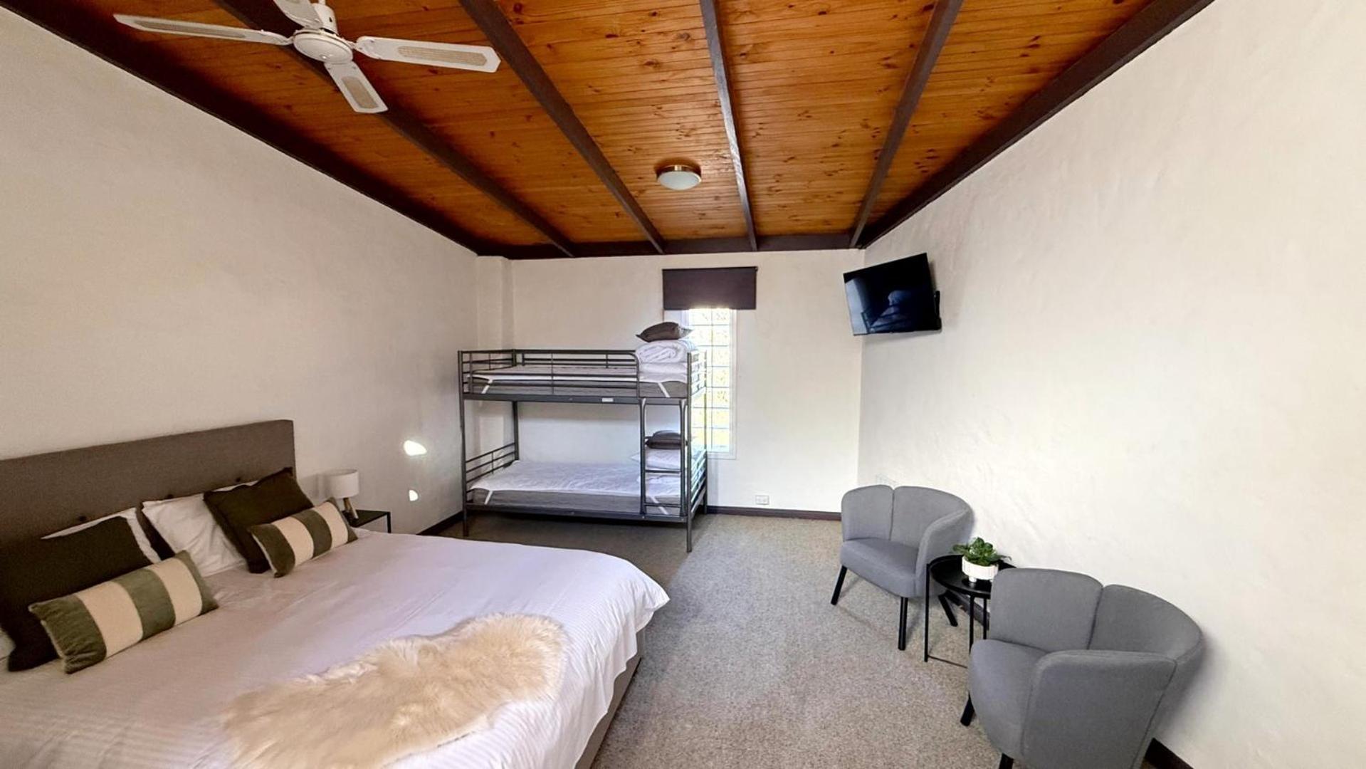 Colonial Bank Motel Omeo Bagian luar foto