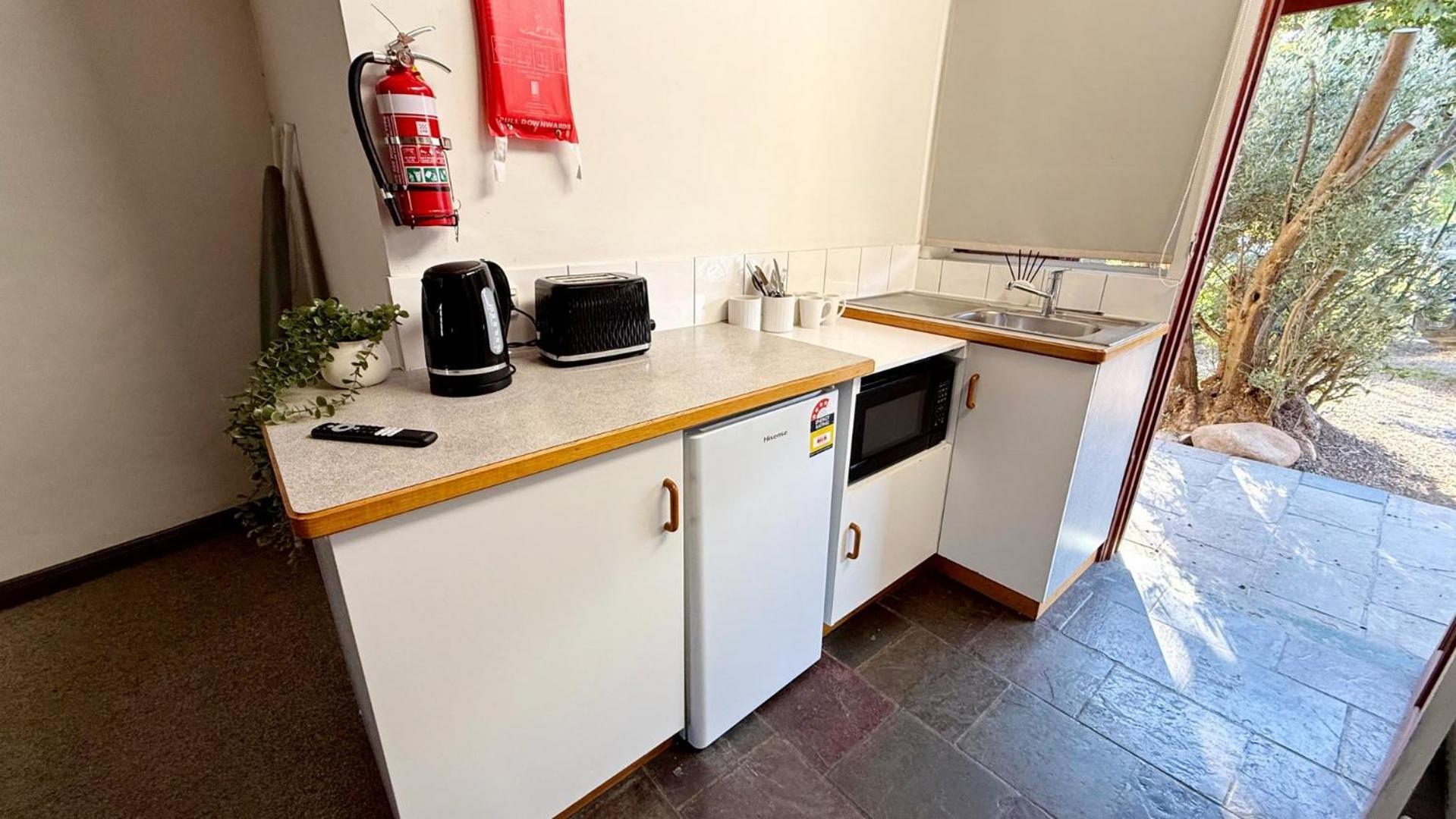 Colonial Bank Motel Omeo Bagian luar foto