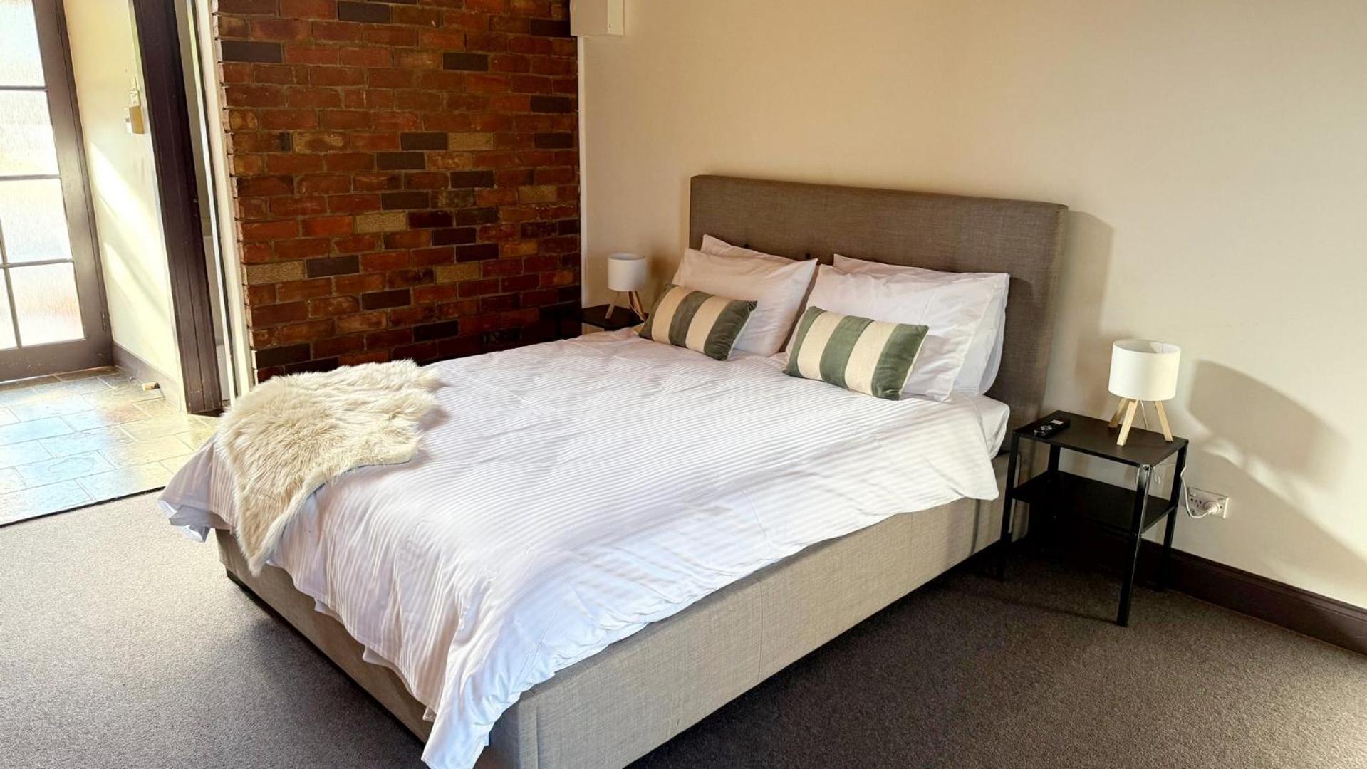 Colonial Bank Motel Omeo Bagian luar foto