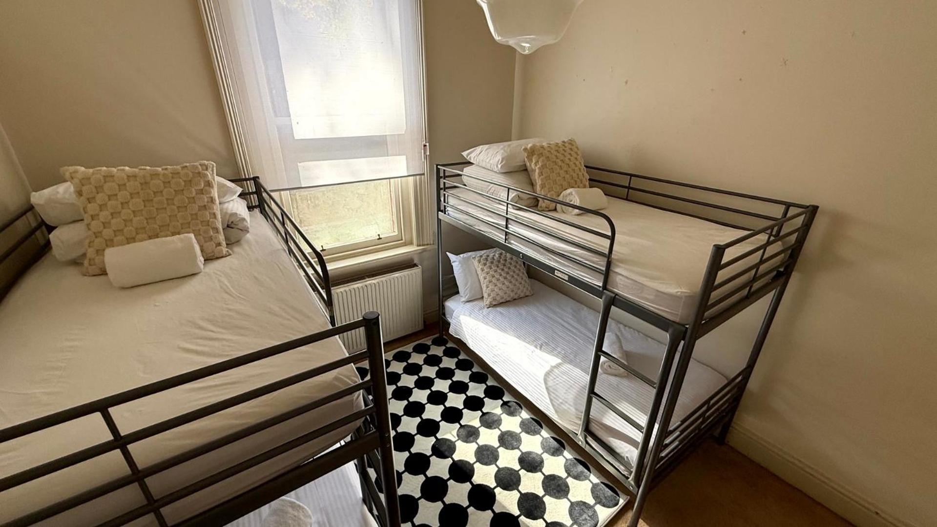 Colonial Bank Motel Omeo Bagian luar foto