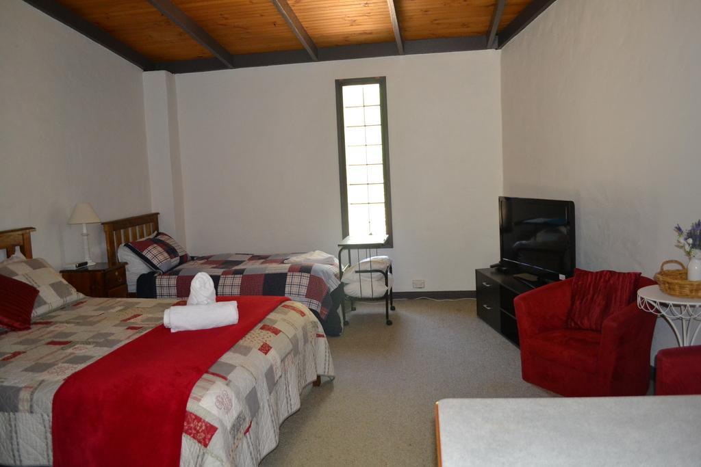 Colonial Bank Motel Omeo Ruang foto